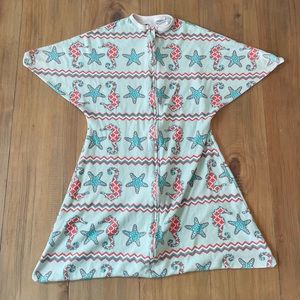 Zipadee Zip Sleeping Baby Medium 6-12M Swaddle Transition Ocean Starfish Green